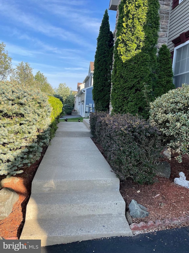 8 Nancy Cir, Reading, PA 19606 - photo 2