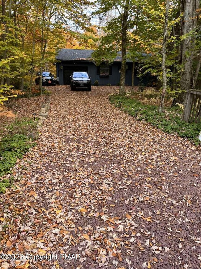 2376 Hillcrest Dr, Pocono Pines, PA 18350 - photo 3
