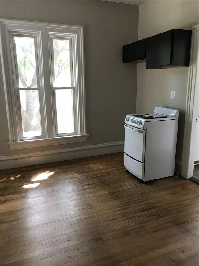 13 Beacon St, Nashua, NH 03064 - photo 2