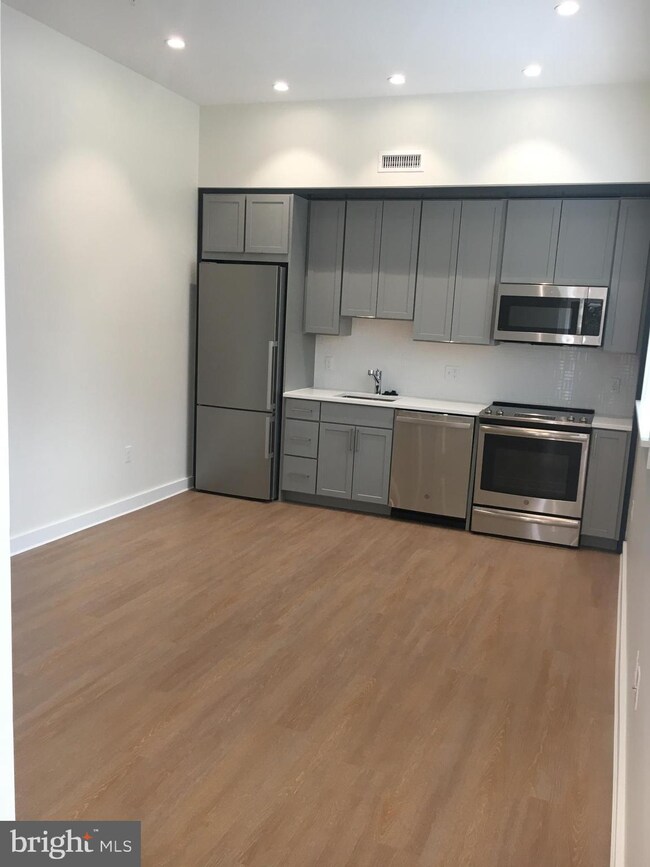 1813 35th St NW unit 304, Washington, DC 20007 - photo 2