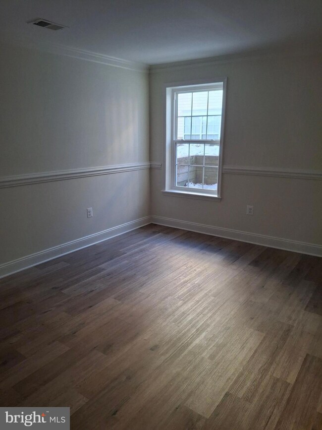 8033 Lantern Ct, Manassas, VA 20109 - photo 5