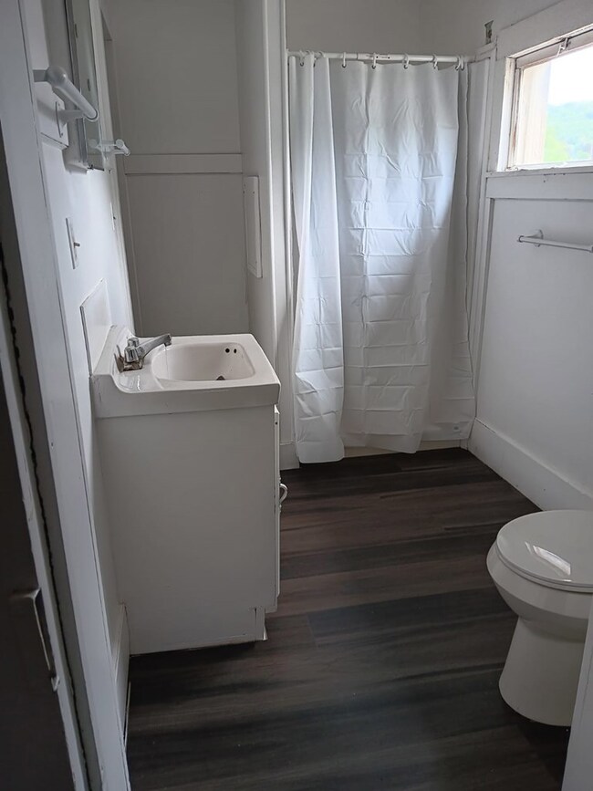 1040 Chestnut St unit 1042, Franklin, PA 16323 - photo 3