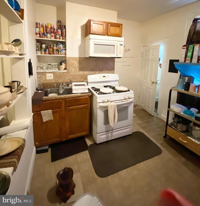 1530 N Rosedale St, Baltimore, MD 21216 - photo 4