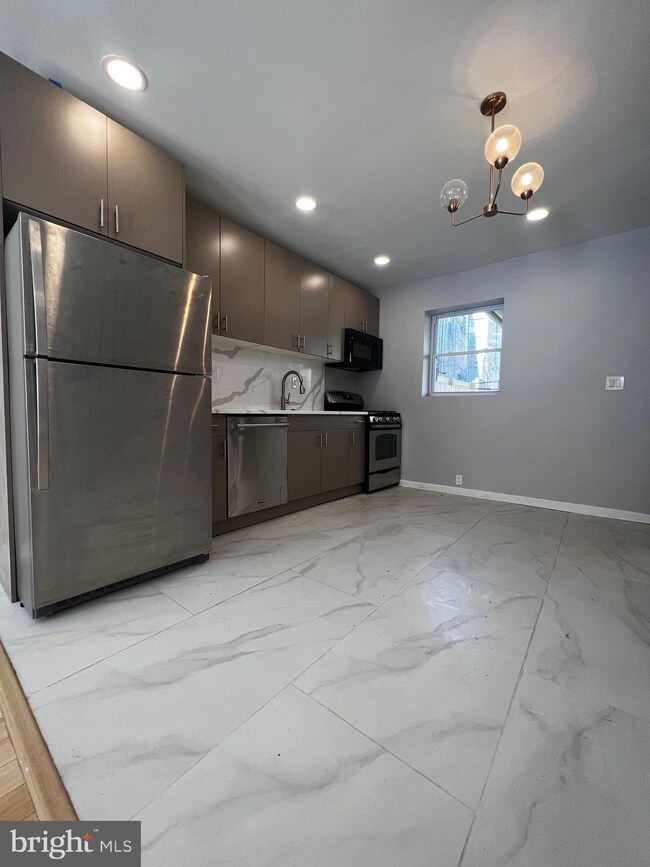 2347 Gerritt St, Philadelphia, PA 19146 - photo 4