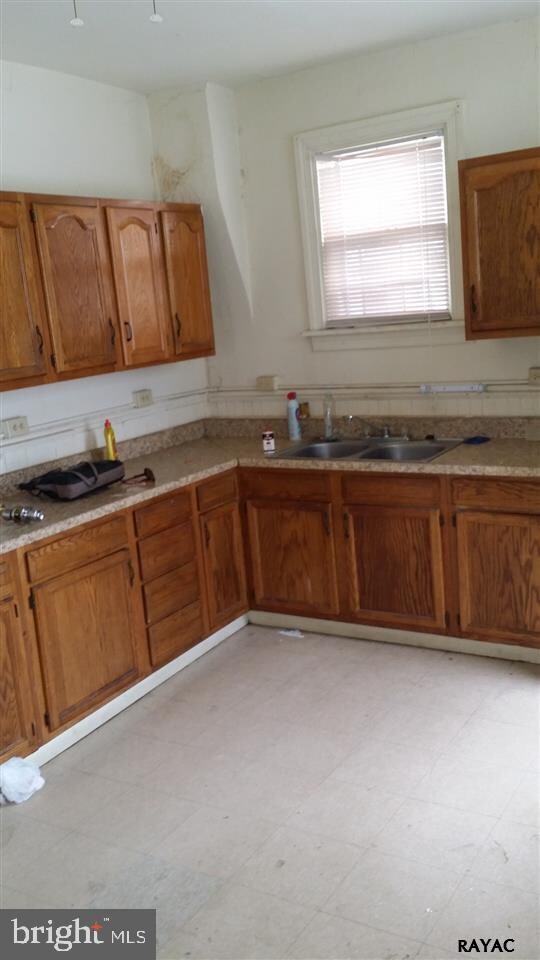 444 Juniper St, York, PA 17401 - photo 2