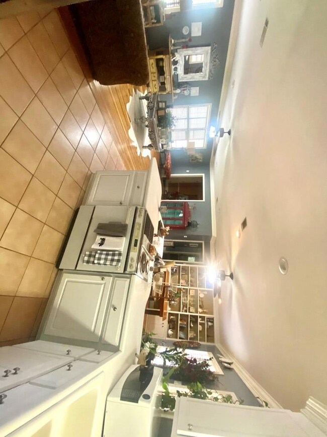 1813 Robinhood Rd, Albany, GA 31707 - photo 7