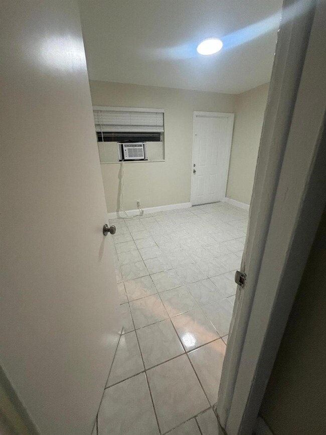 7371 NW 37th St unit 4, Hollywood, FL 33024 - photo 2