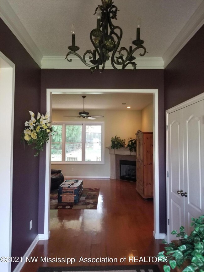 7128 Arcastle entry view