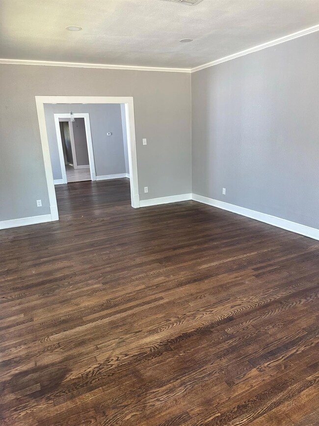 1017 W Walker St, Denison, TX 75020 - photo 7