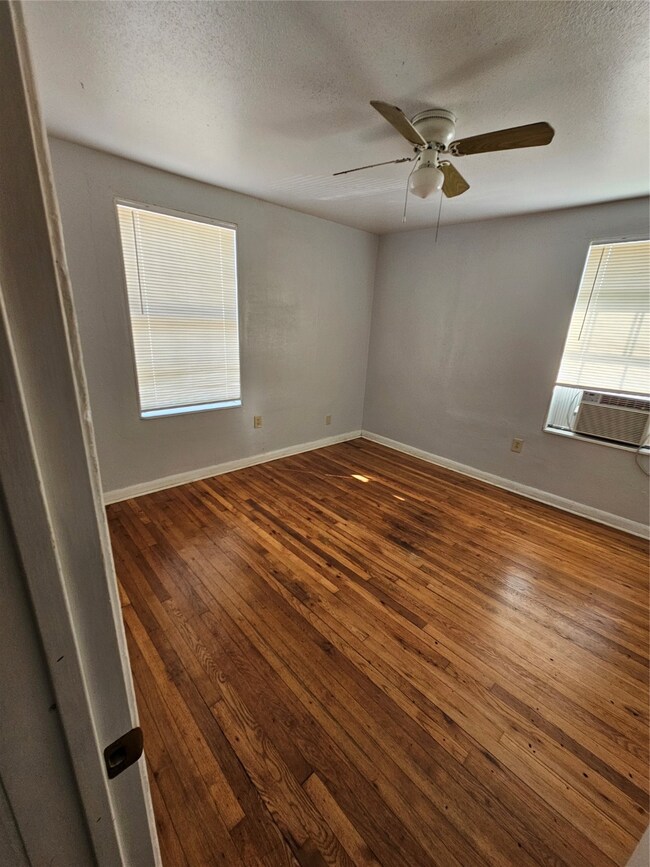 207 Moody St unit 2, Houston, TX 77009 - photo 7