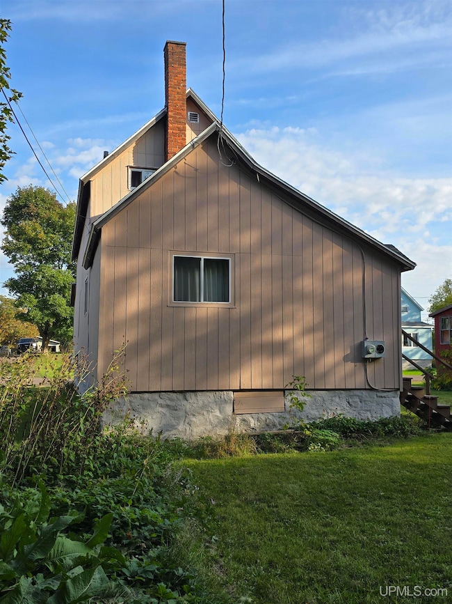 56711 Hecla St, Calumet, MI 49913 - photo 3