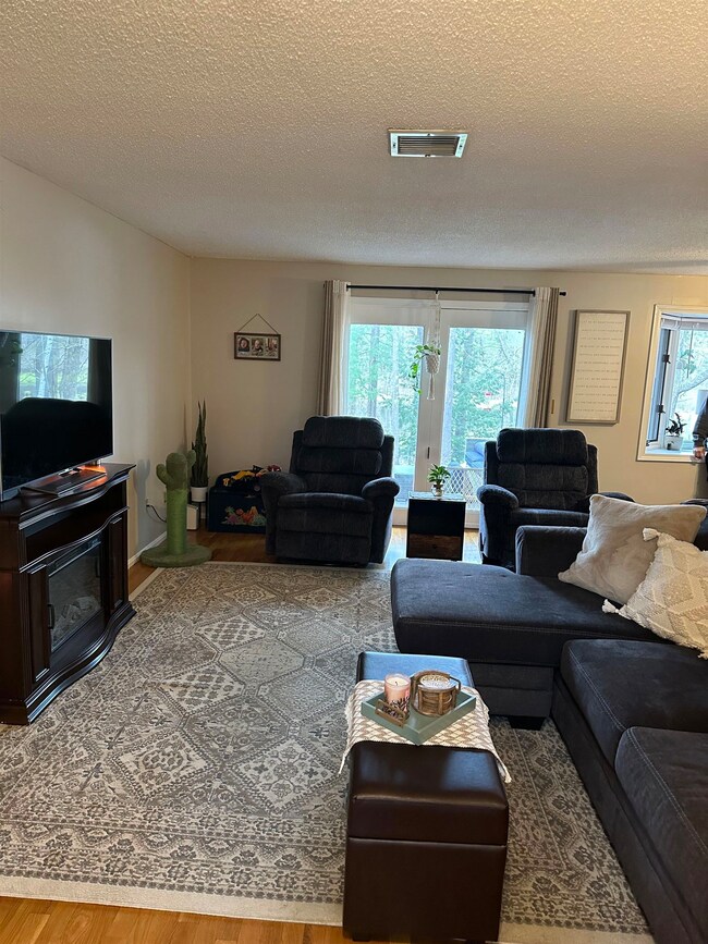 244 Stonebridge Dr, Nashua, NH 03063 - photo 5