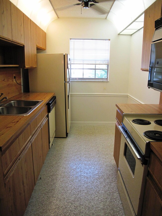 Eat in kitchen (1)