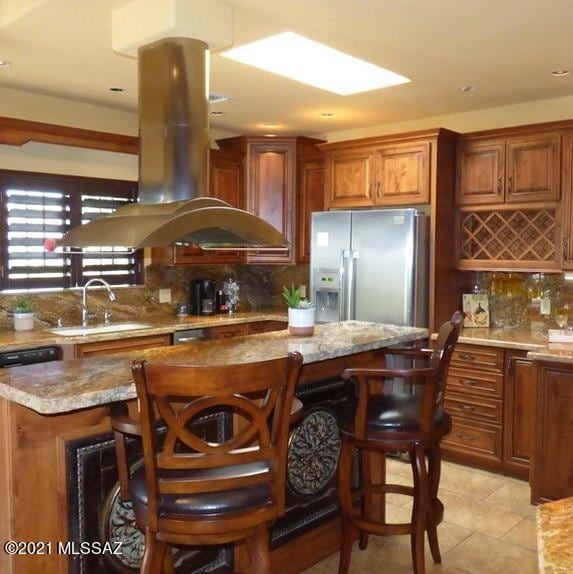 4251 _ Kitchen to living room