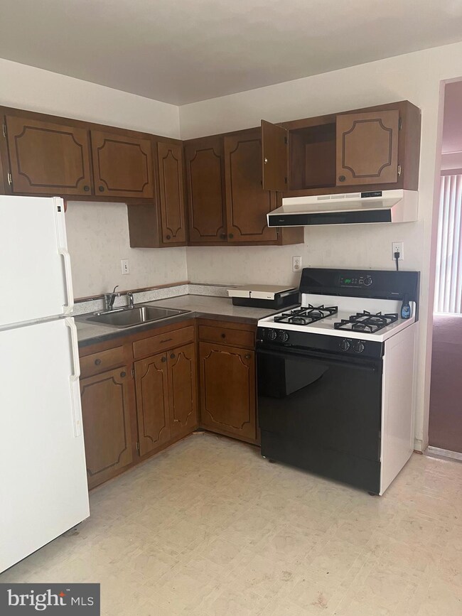 6415 Valley Park Rd, Capitol Heights, MD 20743 - photo 5