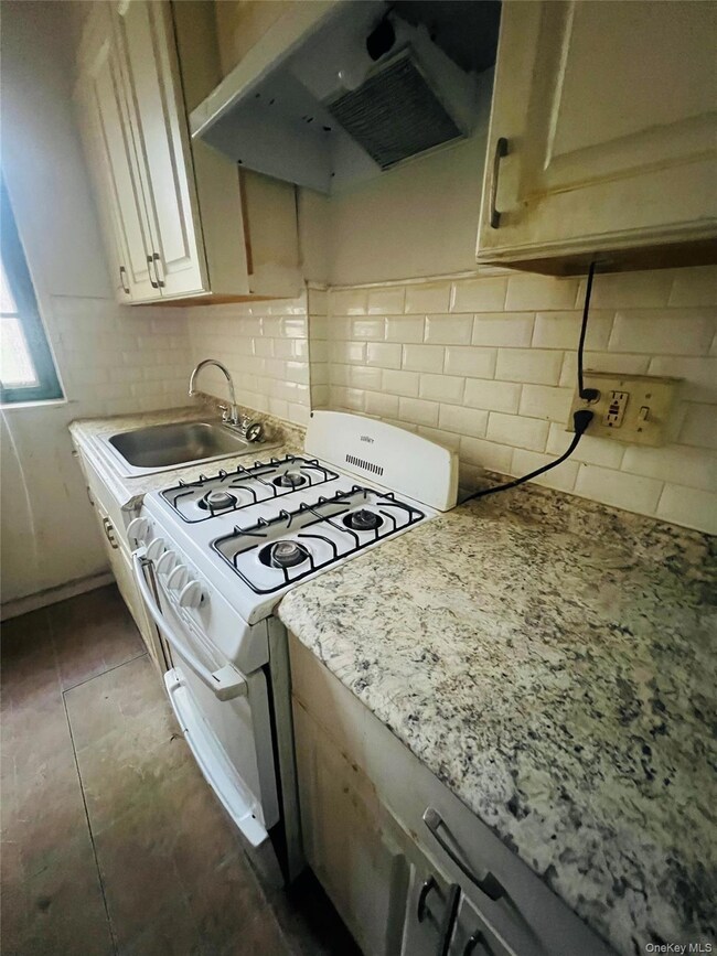 1504 Metropolitan Ave unit ME, Bronx, NY 10462 - photo 4