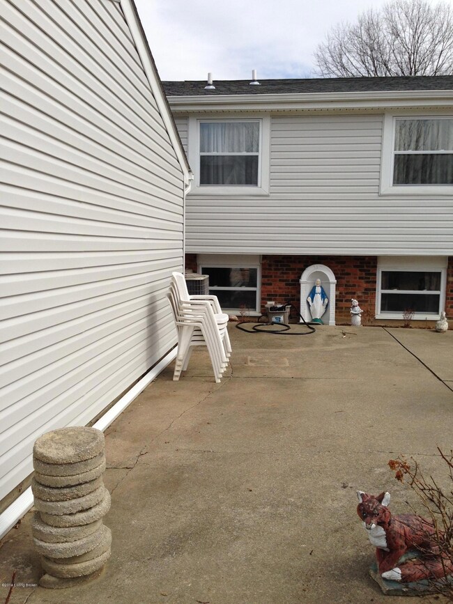 8304 Rosebowl Ct, Louisville, KY 40291 - photo 5