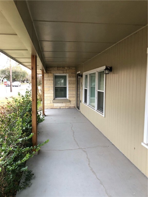 401 E Randall St, Beeville, TX 78102 - photo 4