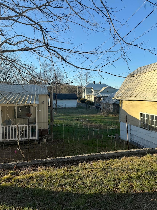 285 Bates St NE, Charleston, TN 37310 - photo 4