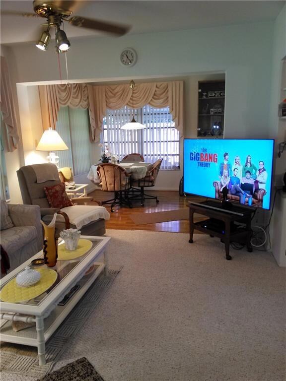 Family Room/Breakfast Nook