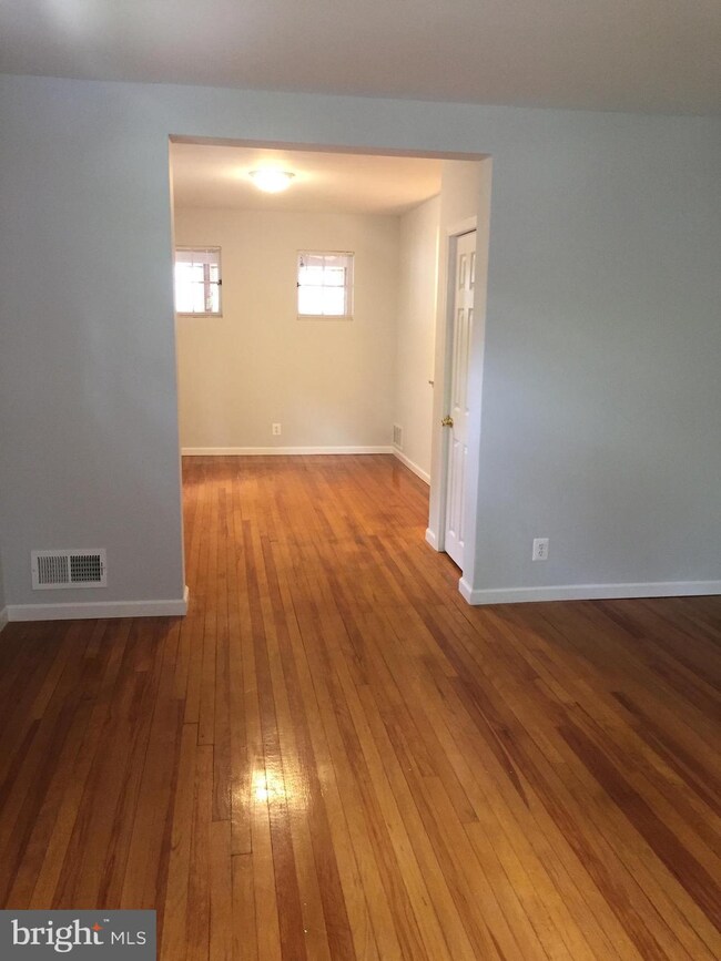 3708 Eastwood Dr, Baltimore, MD 21206 - photo 5