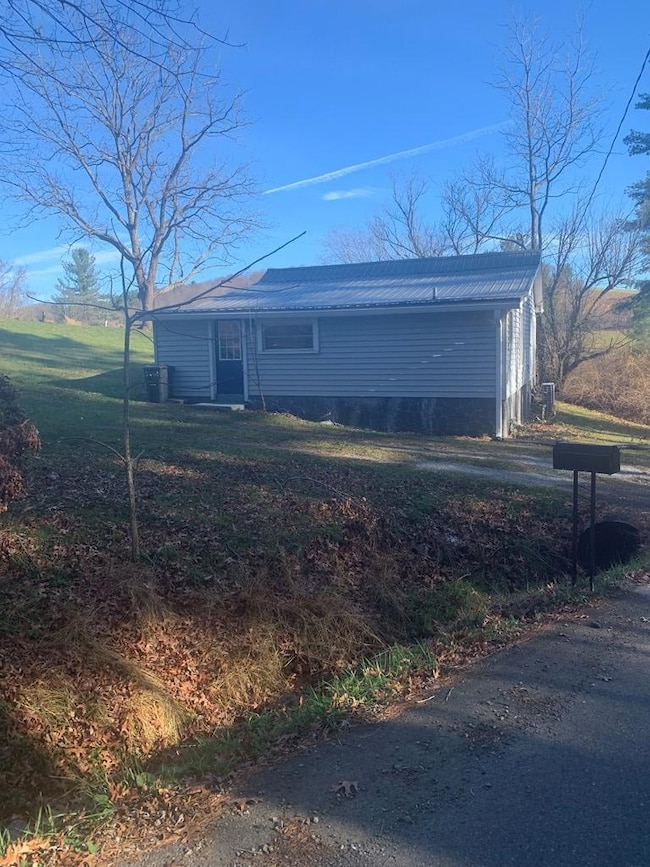 109 Vine St, Galax, VA 24333 - photo 6