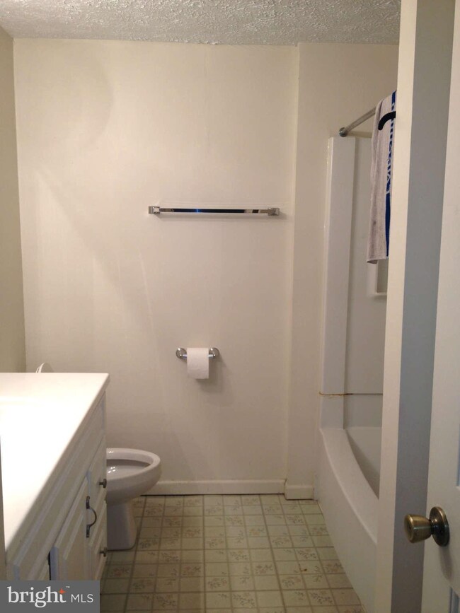 13238 Custom House Ct, Fairfax, VA 22033 - photo 5