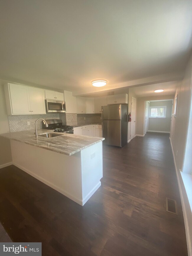 512 E Maple Ave, Lindenwold, NJ 08021 - photo 7