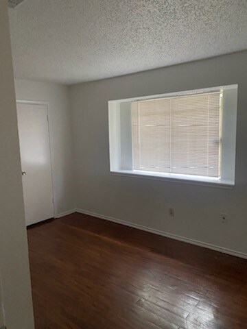 5734 Gineridge Dr, Houston, TX 77053 - photo 4