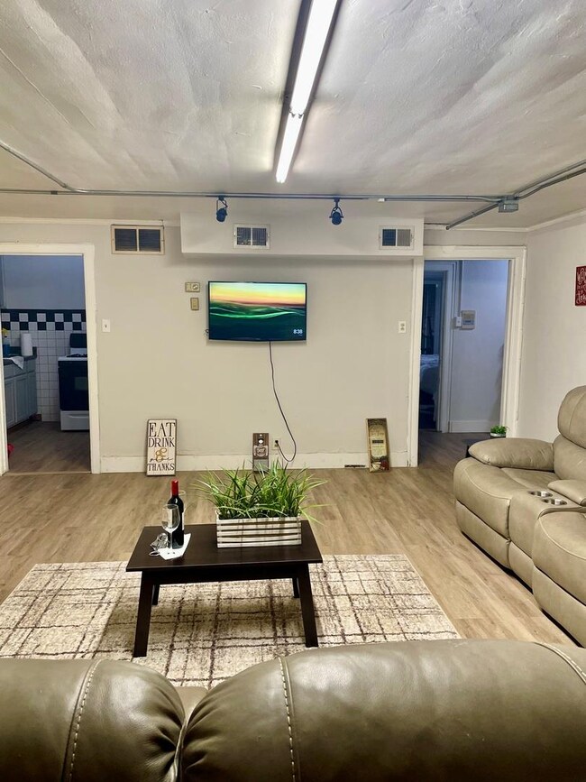 6316 N Rockwell St unit G, Chicago, IL 60659 - photo 5