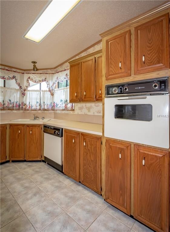 104 Hyde Park Ct, Davenport, FL 33897 - photo 7