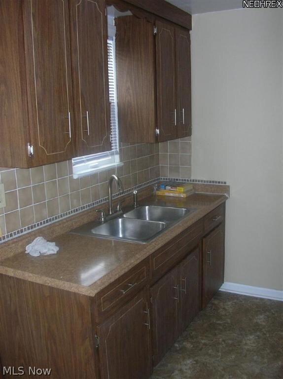 21410 Gardenview Dr, Maple Heights, OH 44137 - photo 2