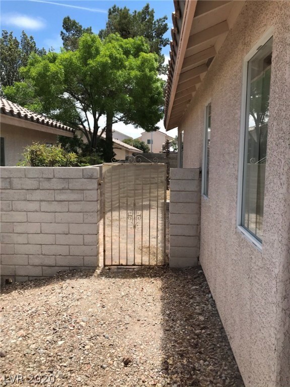 8933 Crooked Shell Las Vegas NV 89143-Access to ba