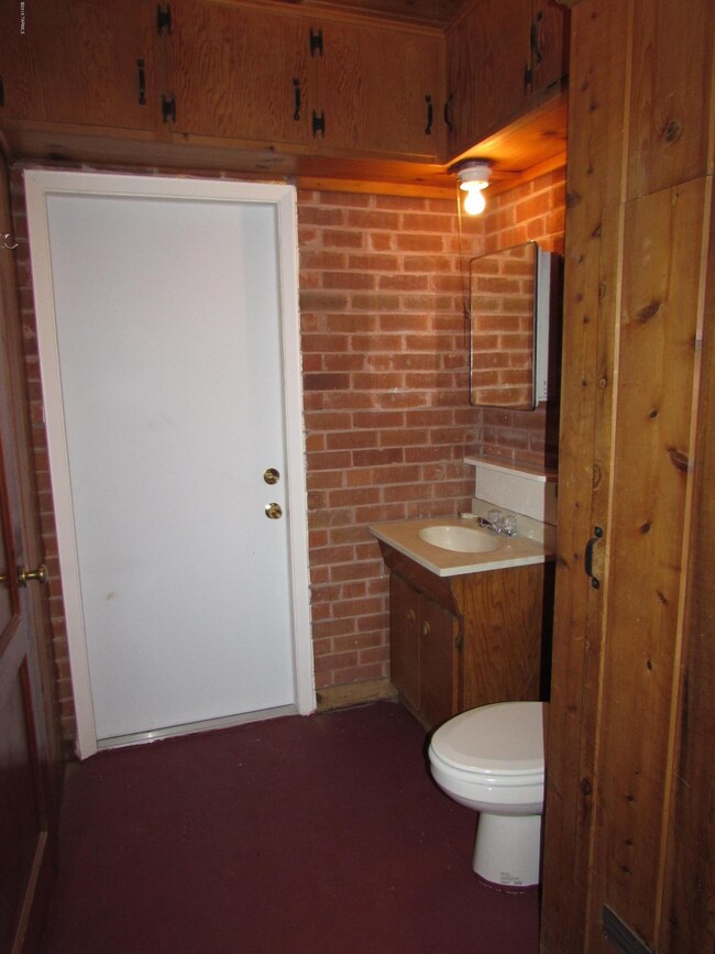 1/2 bath in master