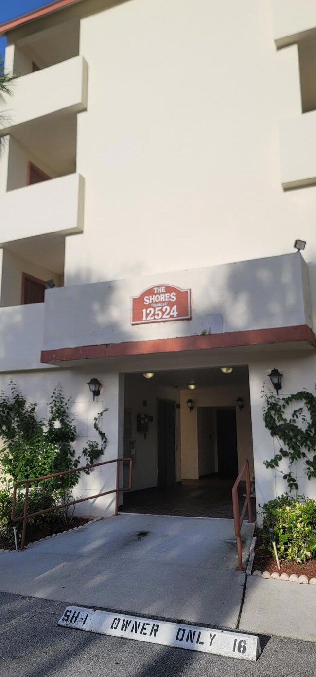 12524 Shoreline Dr unit H402, Wellington, FL 33414 - photo 2