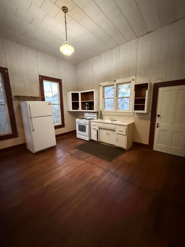 707 Johnson St, Palestine, TX 75801 - photo 4