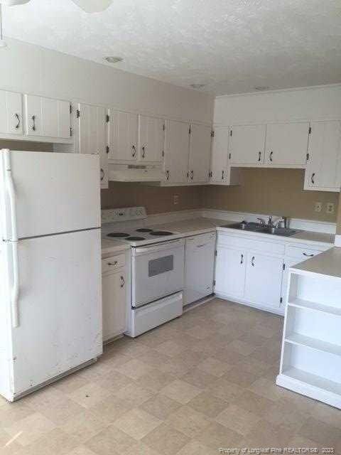 710 Burgoyne Dr, Fayetteville, NC 28314 - photo 3