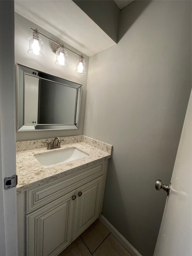 Updated 1/2 bath with quartz countertop