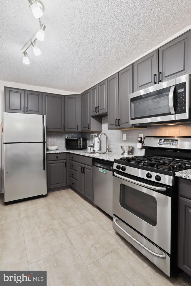 Skyline Plaza unit 2104S, Baileys Crossroads, VA 22041 - photo 7