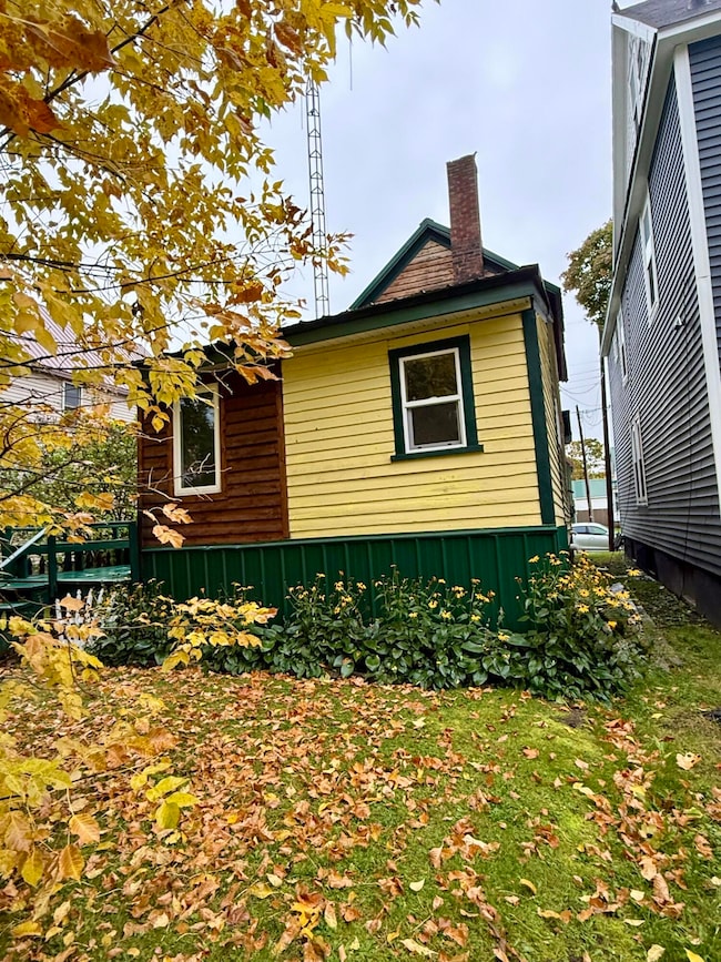 809 Young St, Sault Sainte Marie, MI 49783 - photo 4