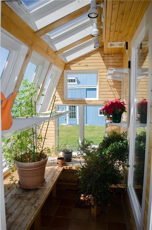 Attached greenhouse