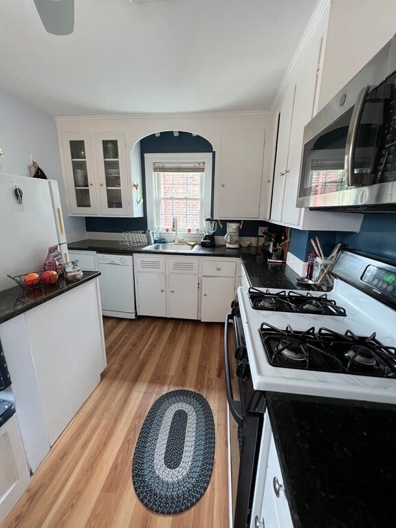 4 Garden Ct unit 3, Cambridge, MA 02138 - photo 2