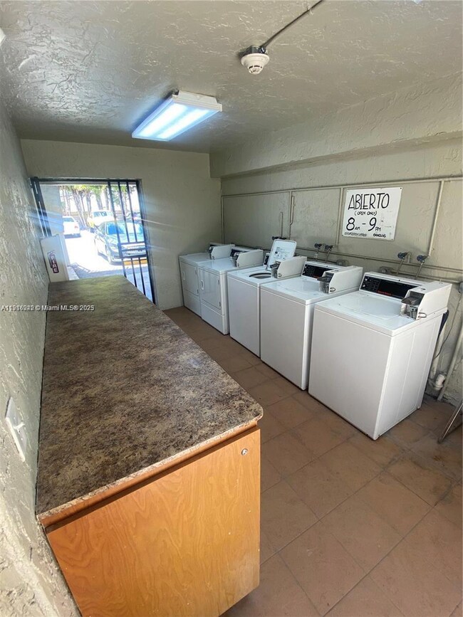 1650 W 44th Place unit 227, Hialeah, FL 33012 - photo 7