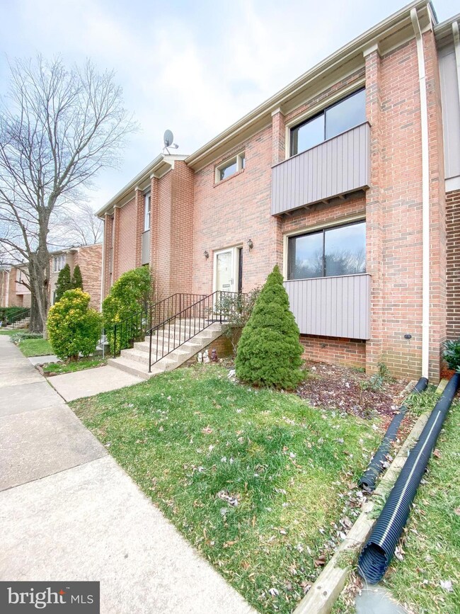 5112 Cliffhaven Dr, Annandale, VA 22003 - photo 2