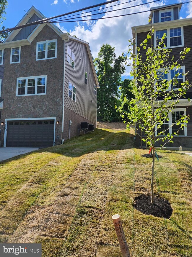 18520 Old Triangle Rd, Triangle, VA 22172 - photo 2