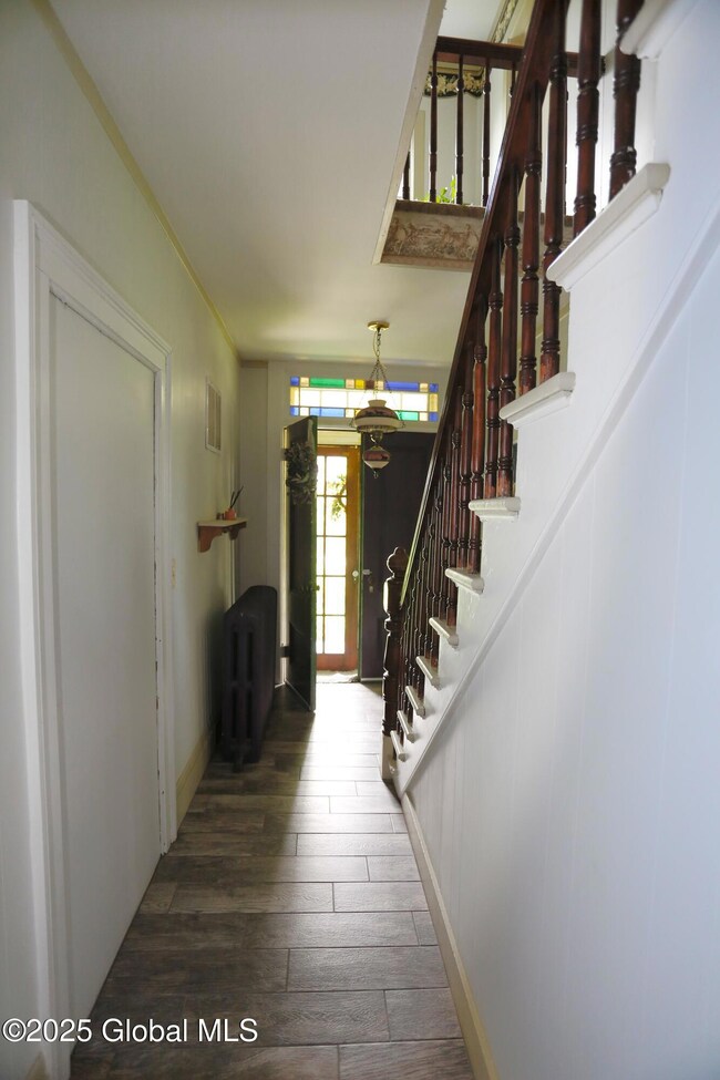 1ST FLOOR HALLWAY