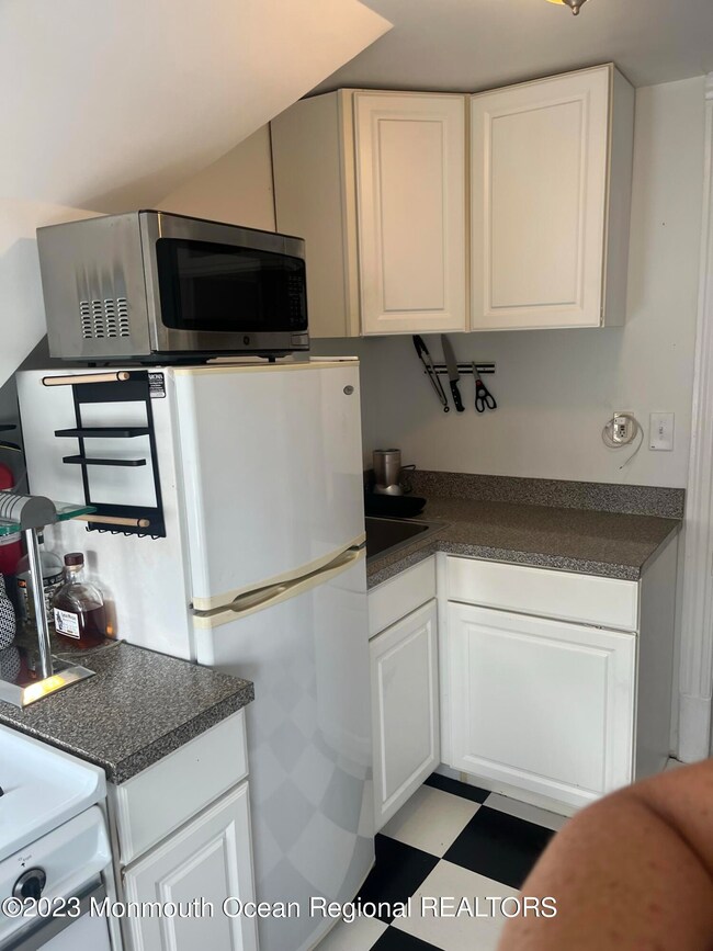 47 Burlington Ave unit 6, Middletown, NJ 07737 - photo 6