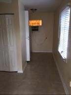 530 39th St unit Rear Efficiency, West Palm Beach, FL 33407 - photo 4