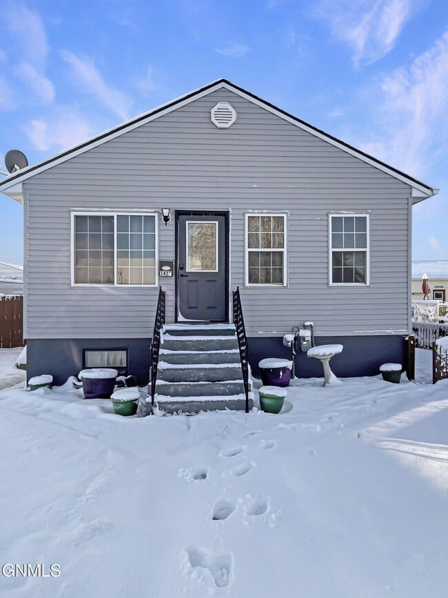 1423 1st Ave W, Williston, ND 58801 - photo 3