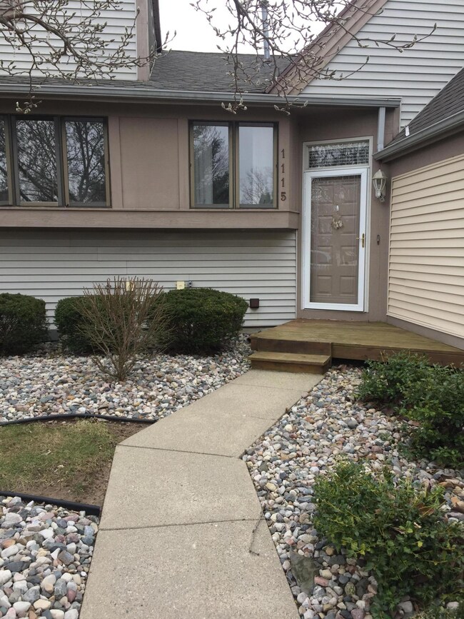 1115 Vail Ct front door